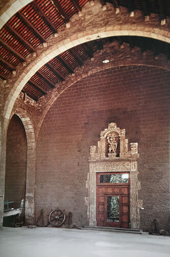 Portalada dedicada a sant Cristòfor de les Drassanes