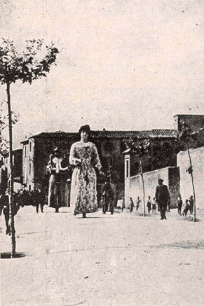 Fotografia antiga dels gegants amb en Selles