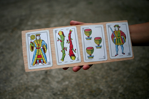 Cada cartró té quatre cartes