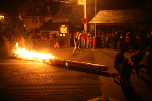 El Taro s'arrossega pels carrers