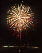 Els focs omplen el cel de les nits
