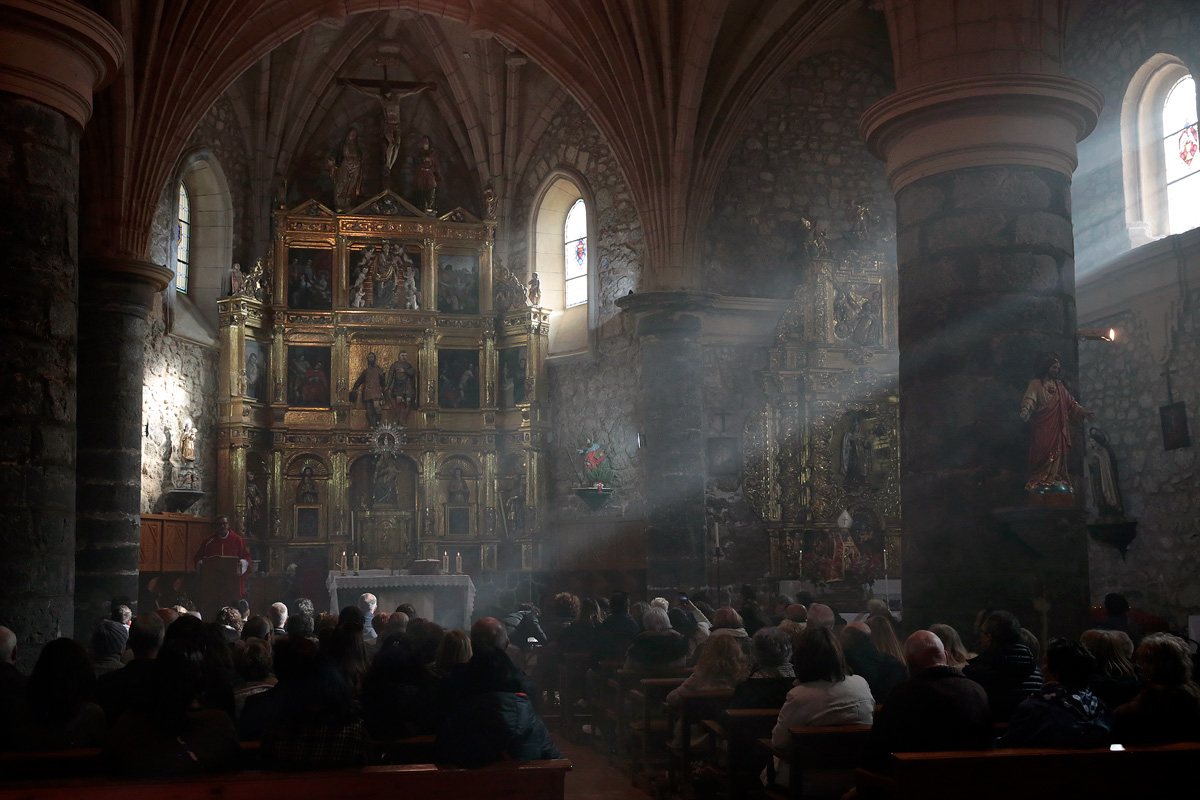 Missa dins l'església