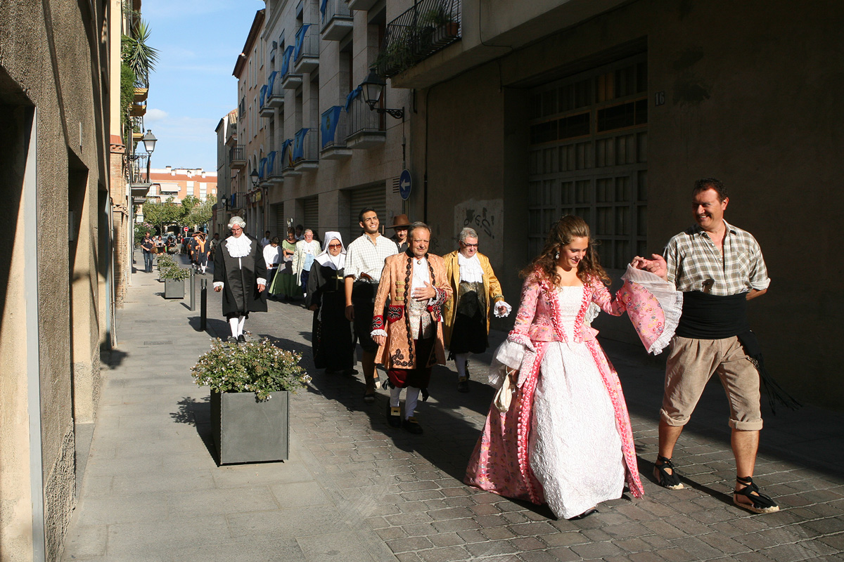 Els actors iniciant el ball