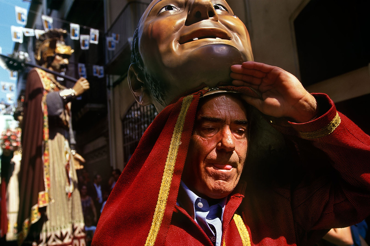 El portador aixeca el cap per respirar una mica