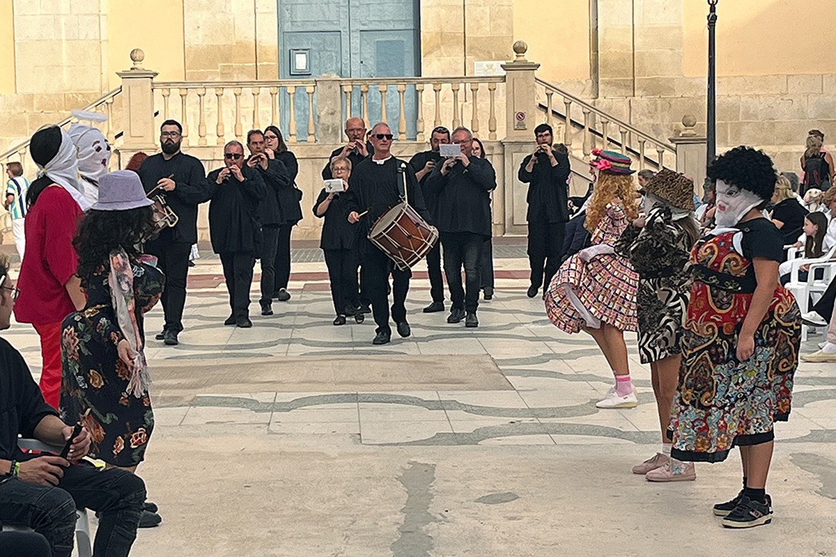 Amb els dolçainers i tabaleters