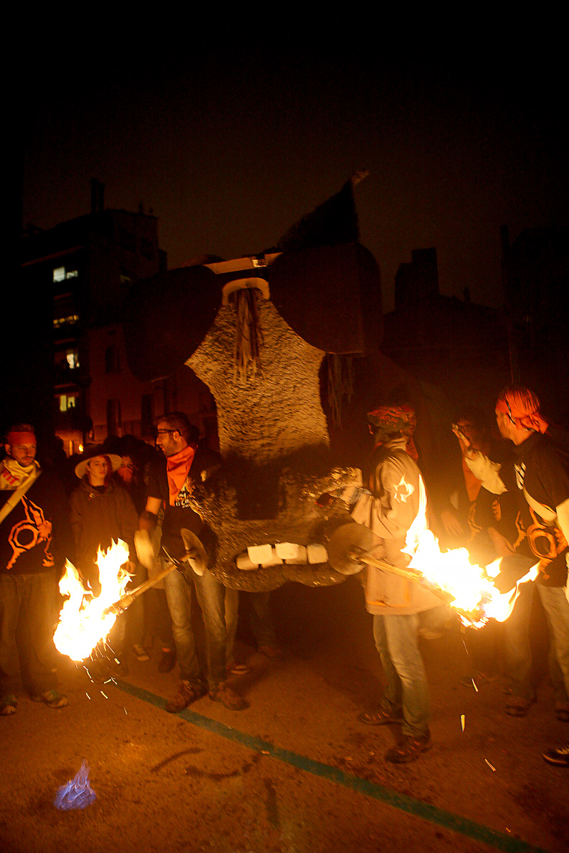 A punt d'encendre el Carnestoltes