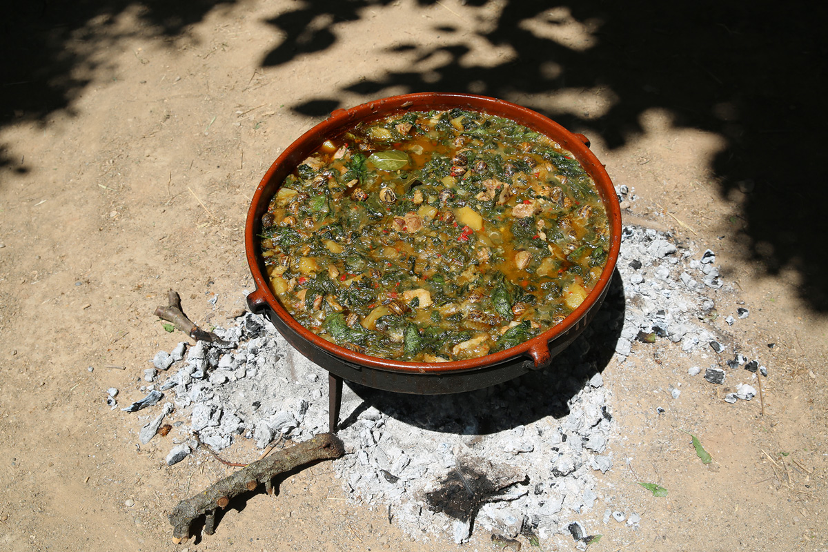 Una de les cassoles, a punt