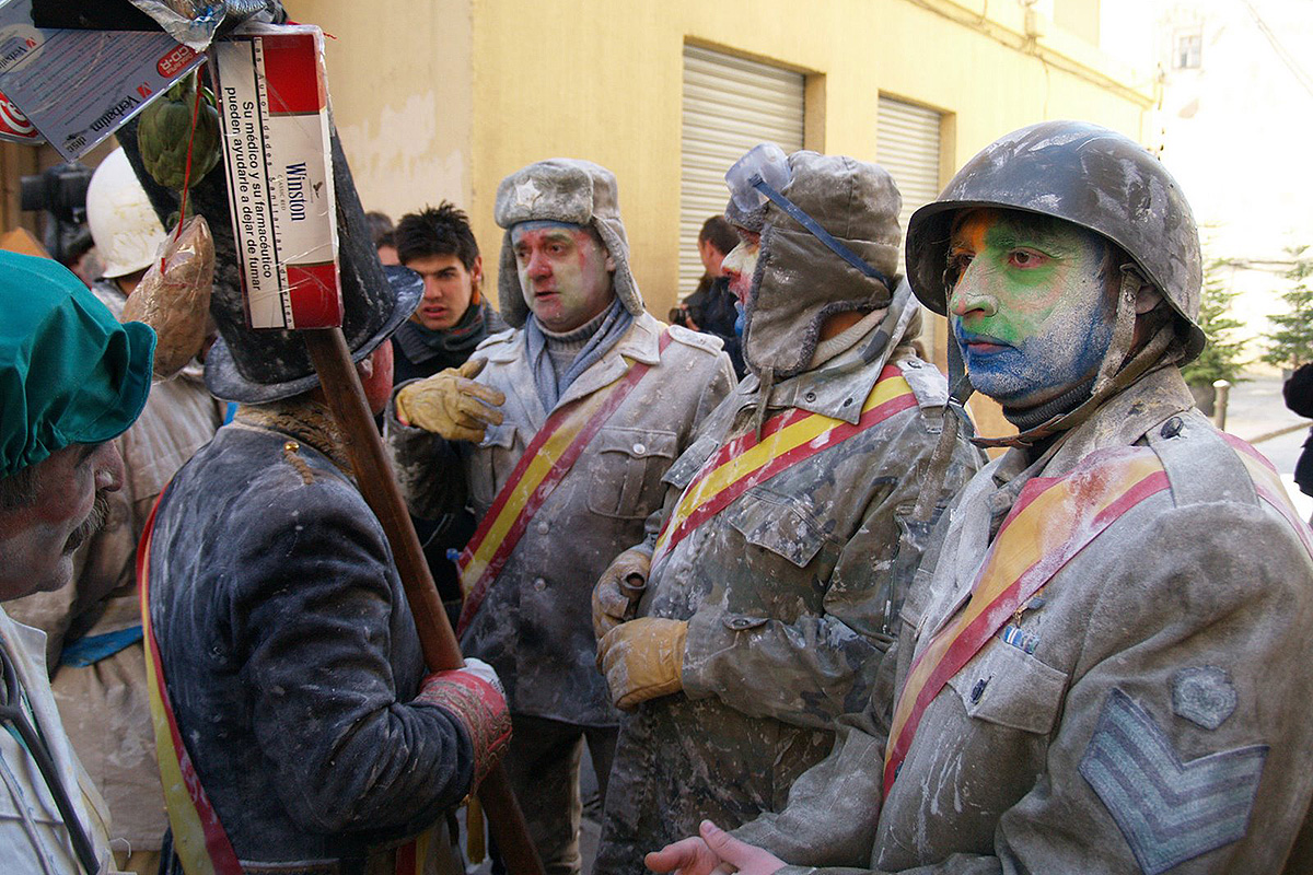 Els enfarinats imposen la seva llei. Foto: Correllops