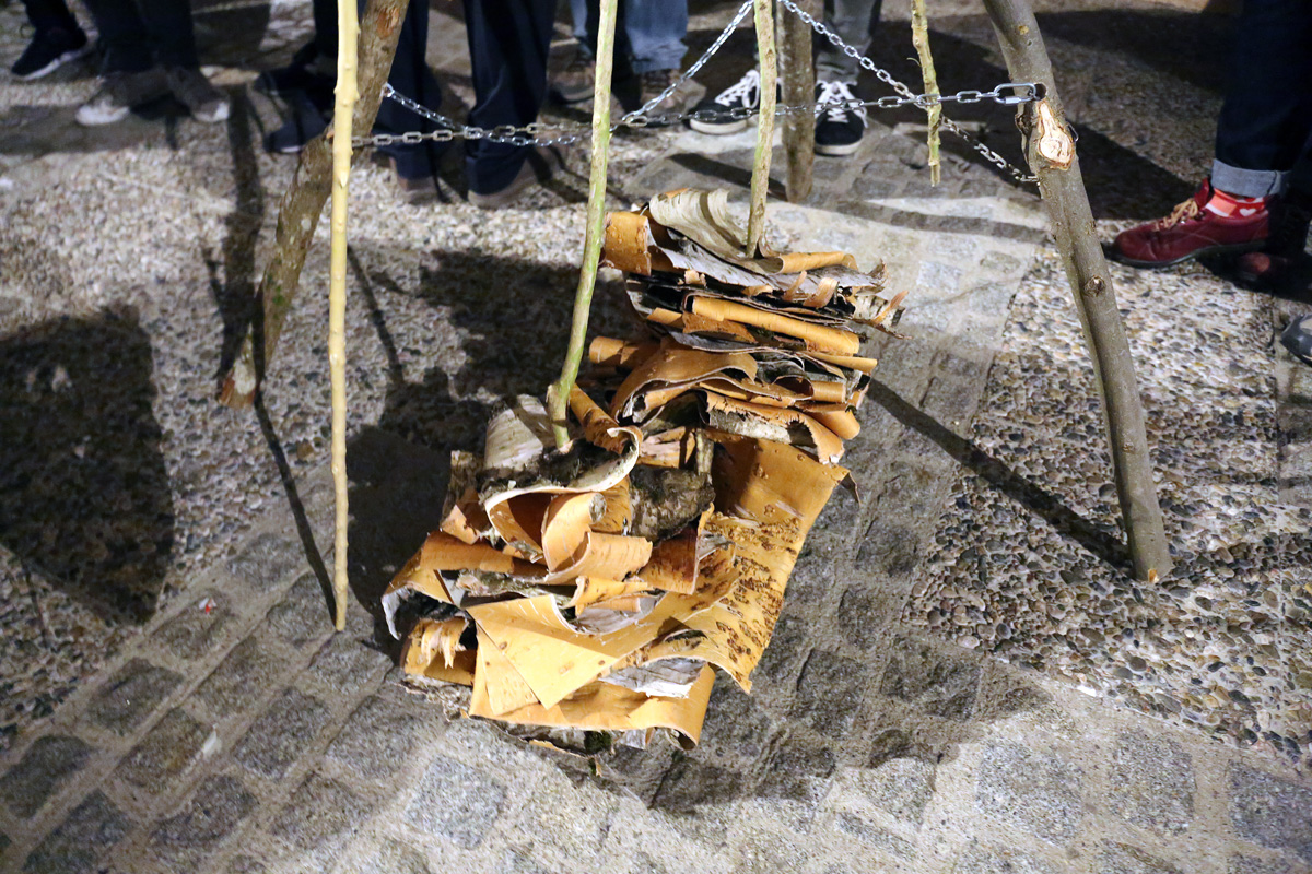 Falla tradicional, amb escorça de bedoll