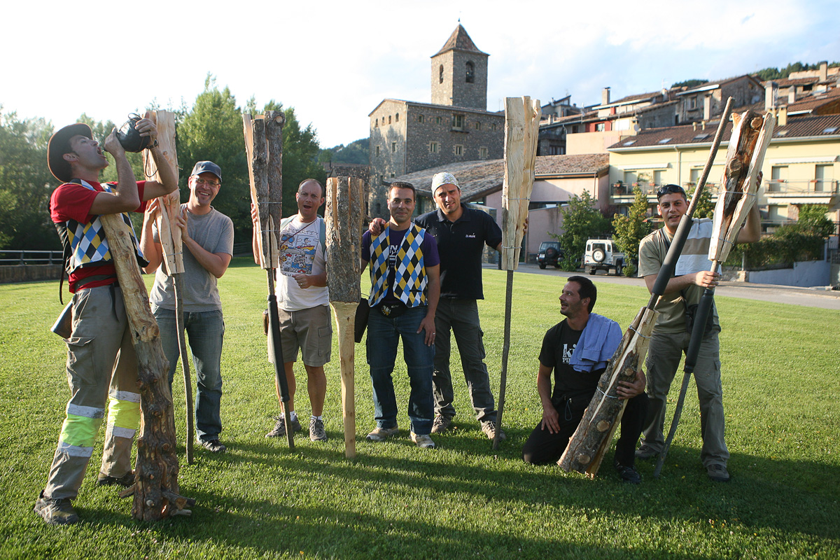 Grup de fallaires a punt per pujar