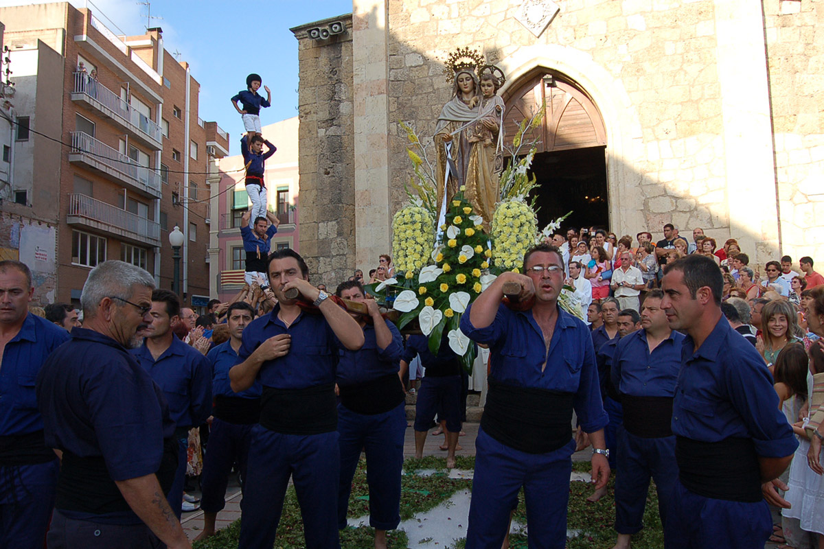 Pilar de salutació en sortir la Mare de Déu
