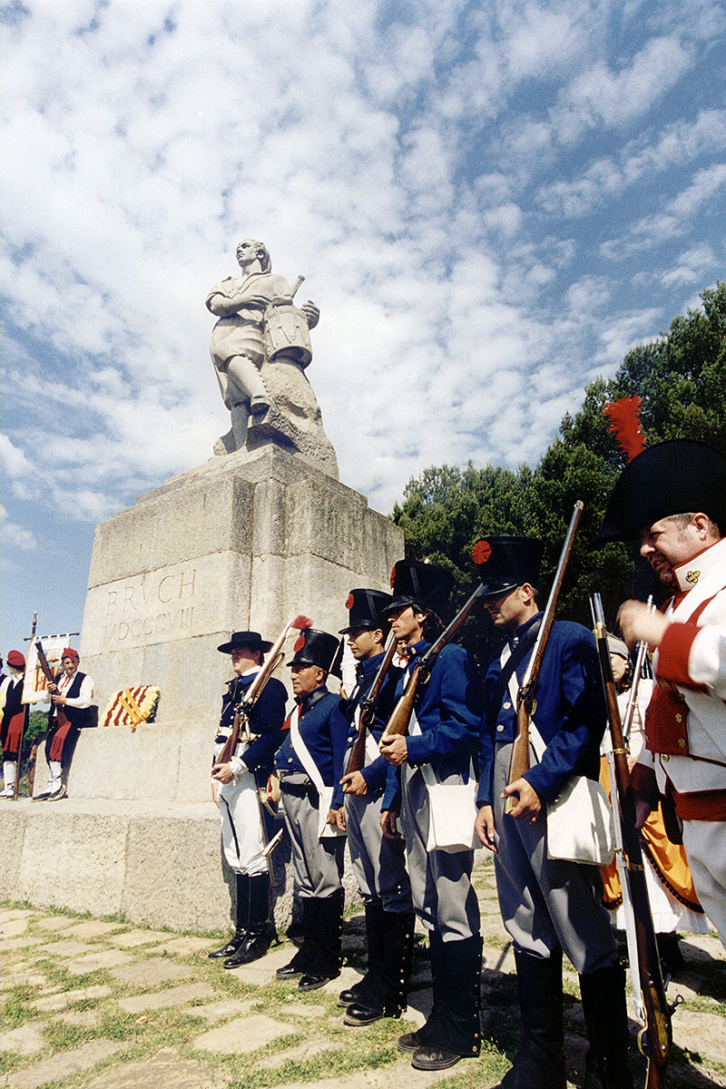 Acte davant el monument al Timbaler