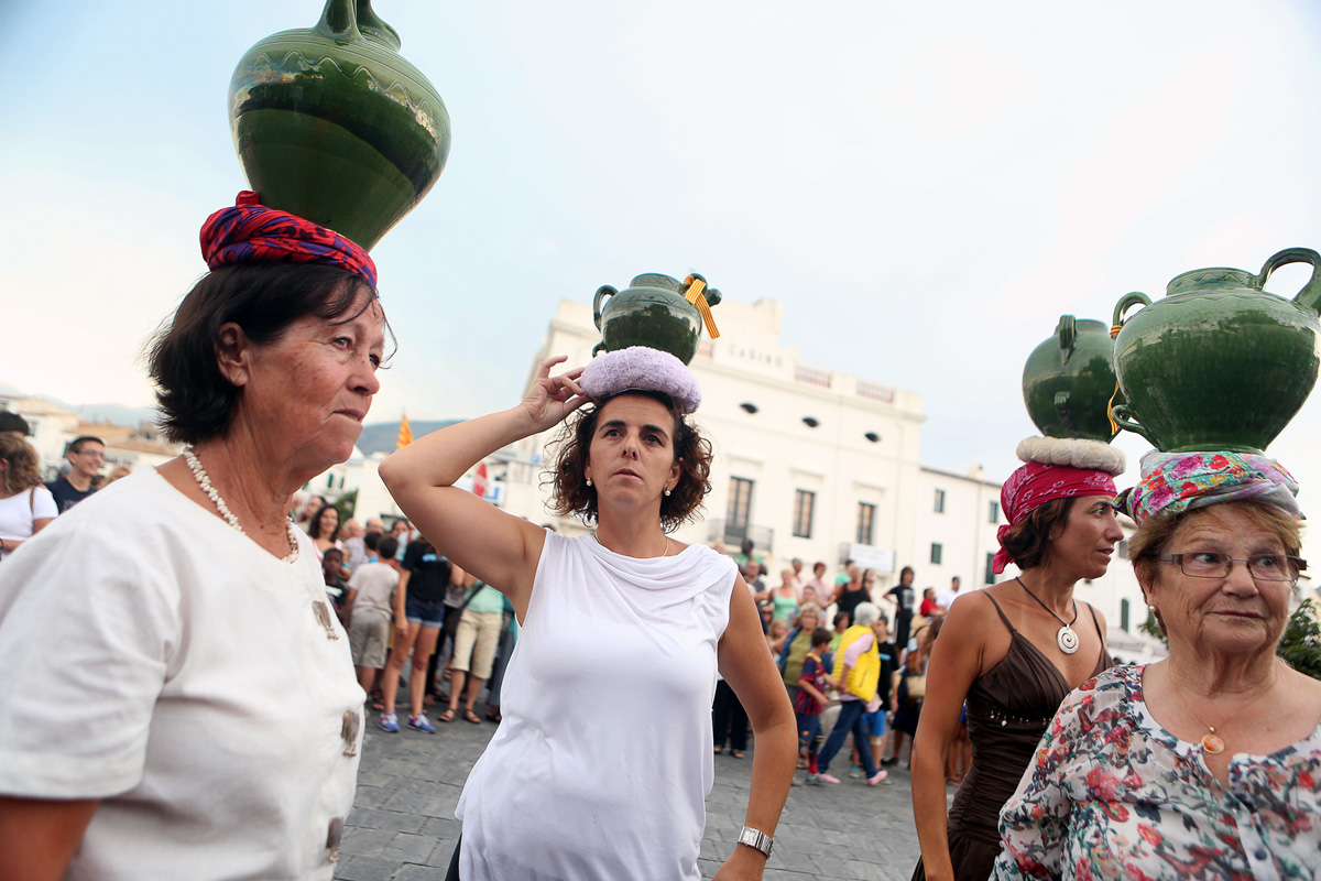 Dones amb el doll al cap
