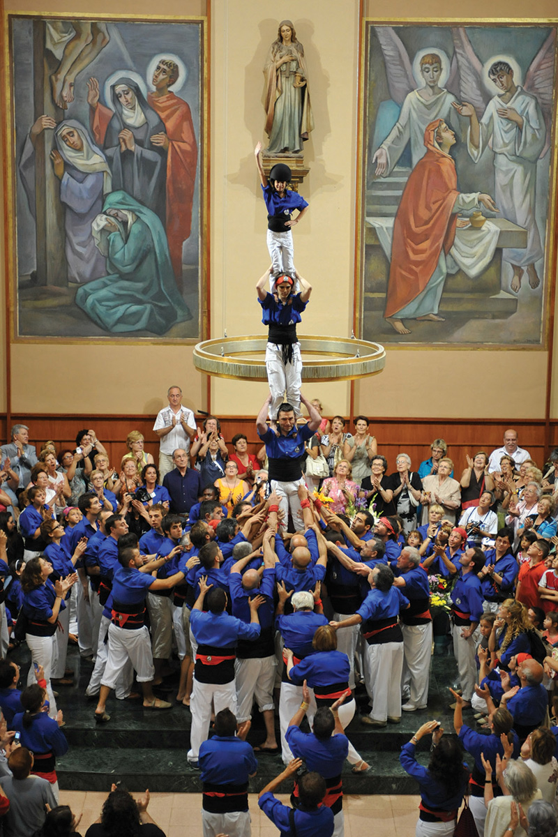 Pilar dins l'església. Foto: Lluís Tarrés