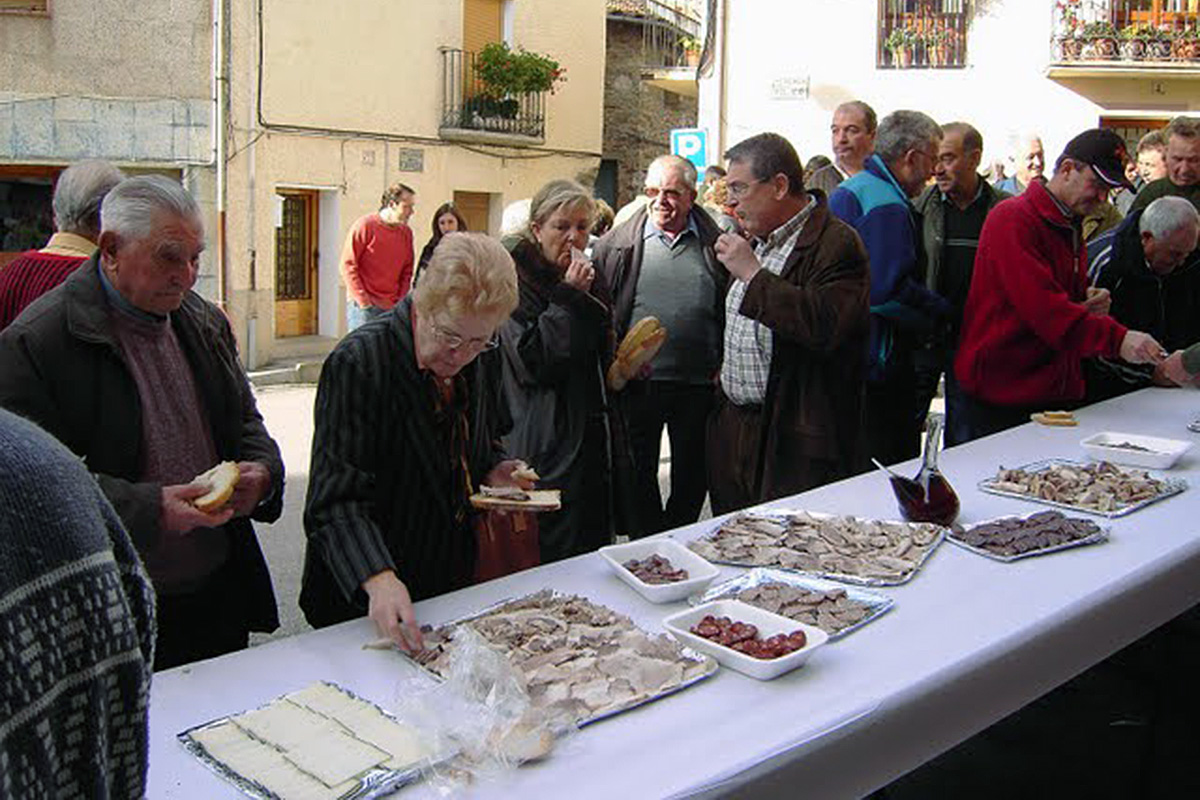 Esmorzar popular amb productes de la matança del porc