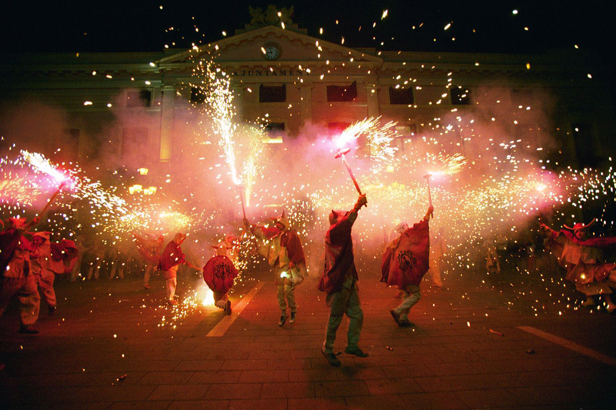 Encesa i versots del Ball de Diables de Sabadell