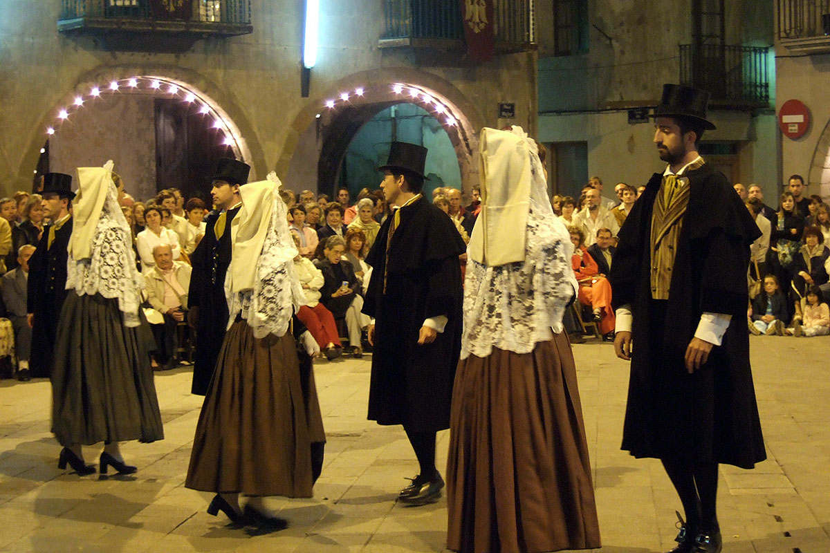 Els pabordes ballen només dos cops l'any: diumenge i dilluns de festa major