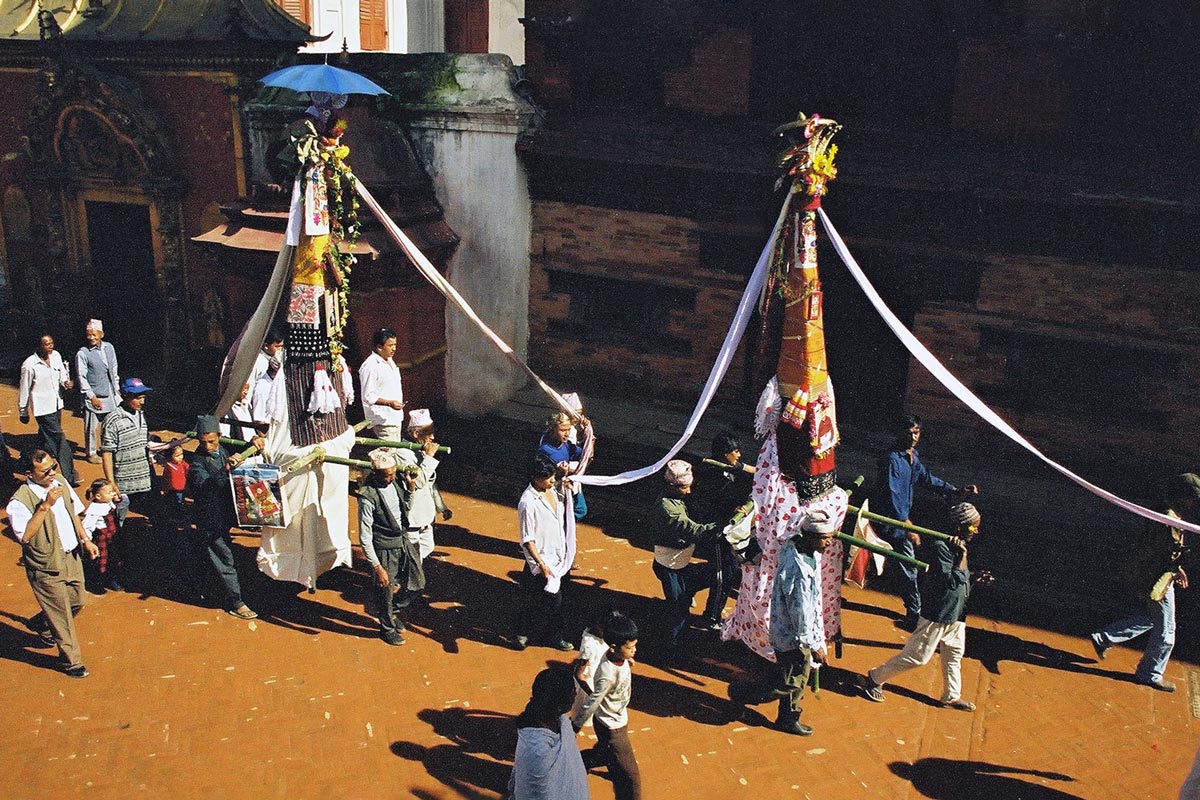 Els gegants representen al familiar mort durant l'any. Foto: Manel Carrera