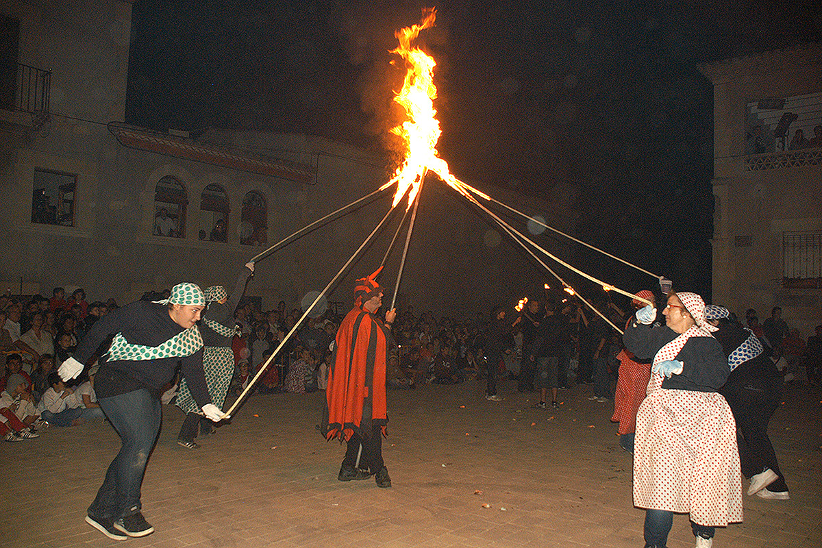 Ball de Gitanes amb foc (2009). Foto: Ramon Saumell