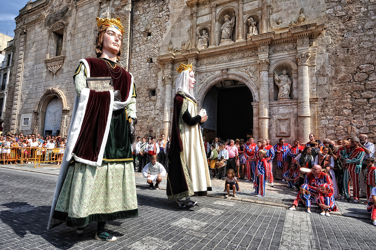 Gegants Jaume I i Na Violant d'Hongria. Foto: Víctor Sangermán