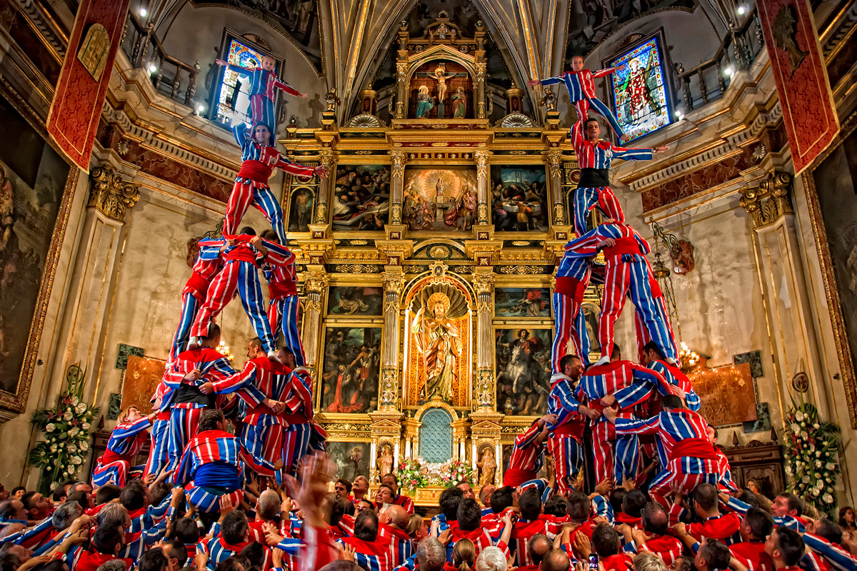 La muixeranga dins l'església. Foto: Francisco Javier Donderis Cervera