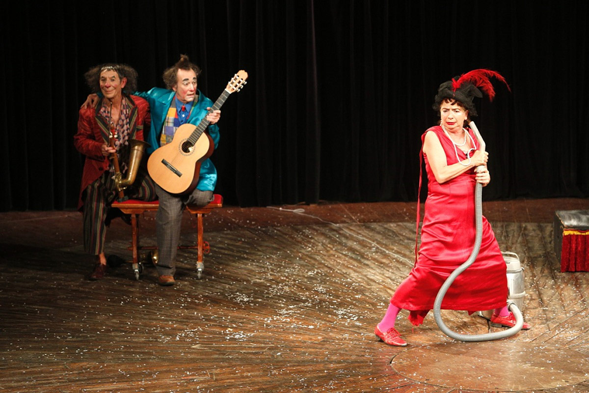 Artistes en plena actuació