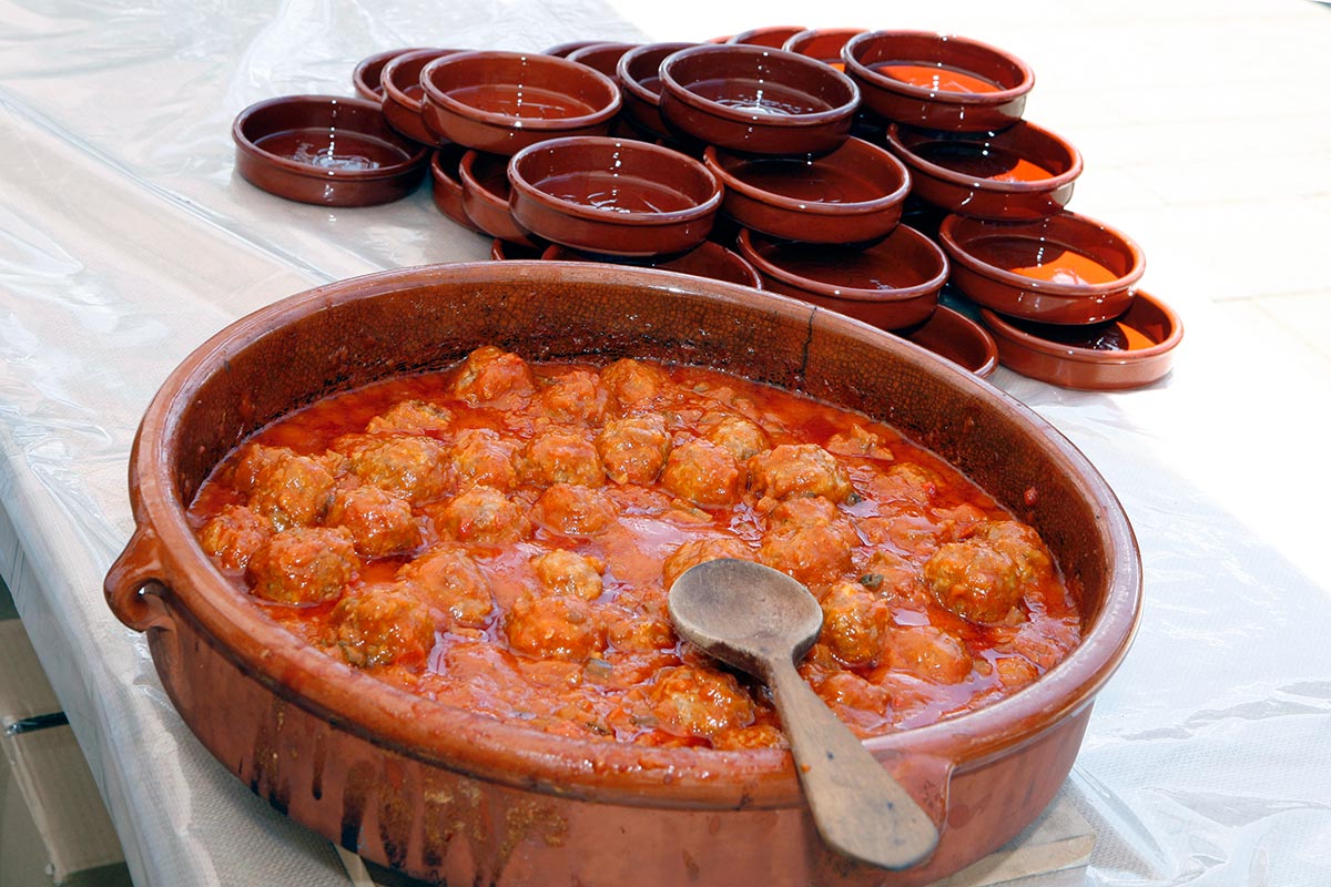 Tastet gastronòmic cuinat amb fang