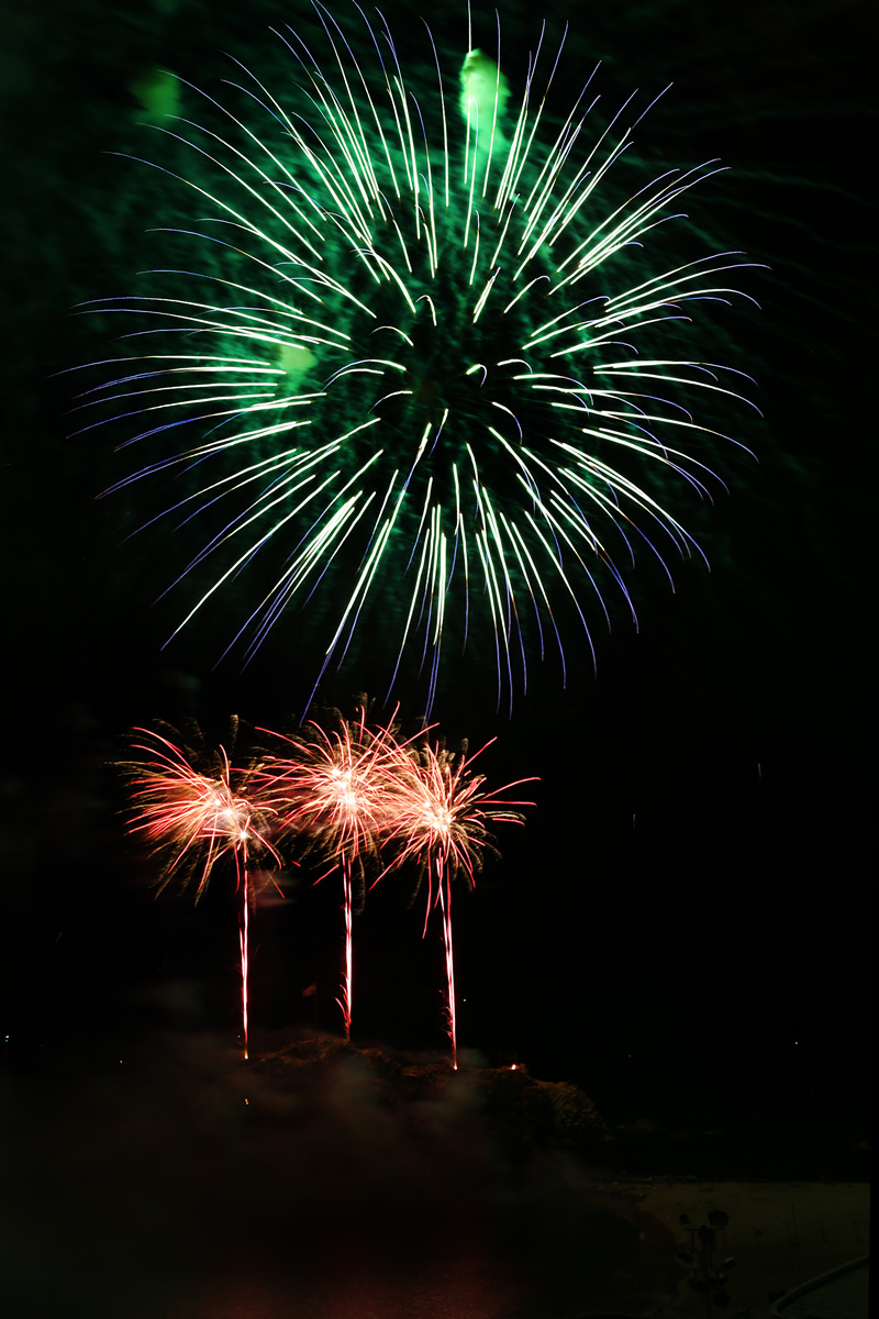 Els focs omplen el cel de les nits