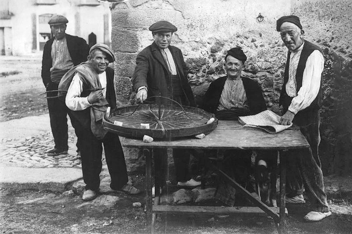 El joch de la birolla de Sant Jaume de Llierca. Foto: Valentí Fargnoli
