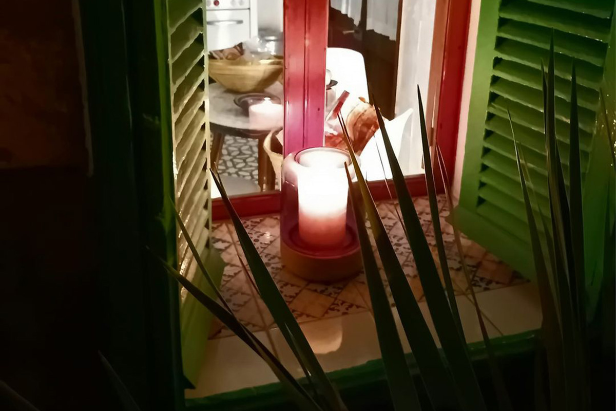 Espelma en un balcó de Manacor