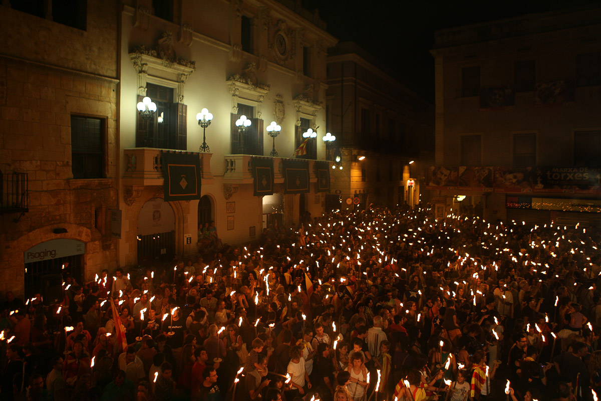 La marxa comença a la plaça de la vila
