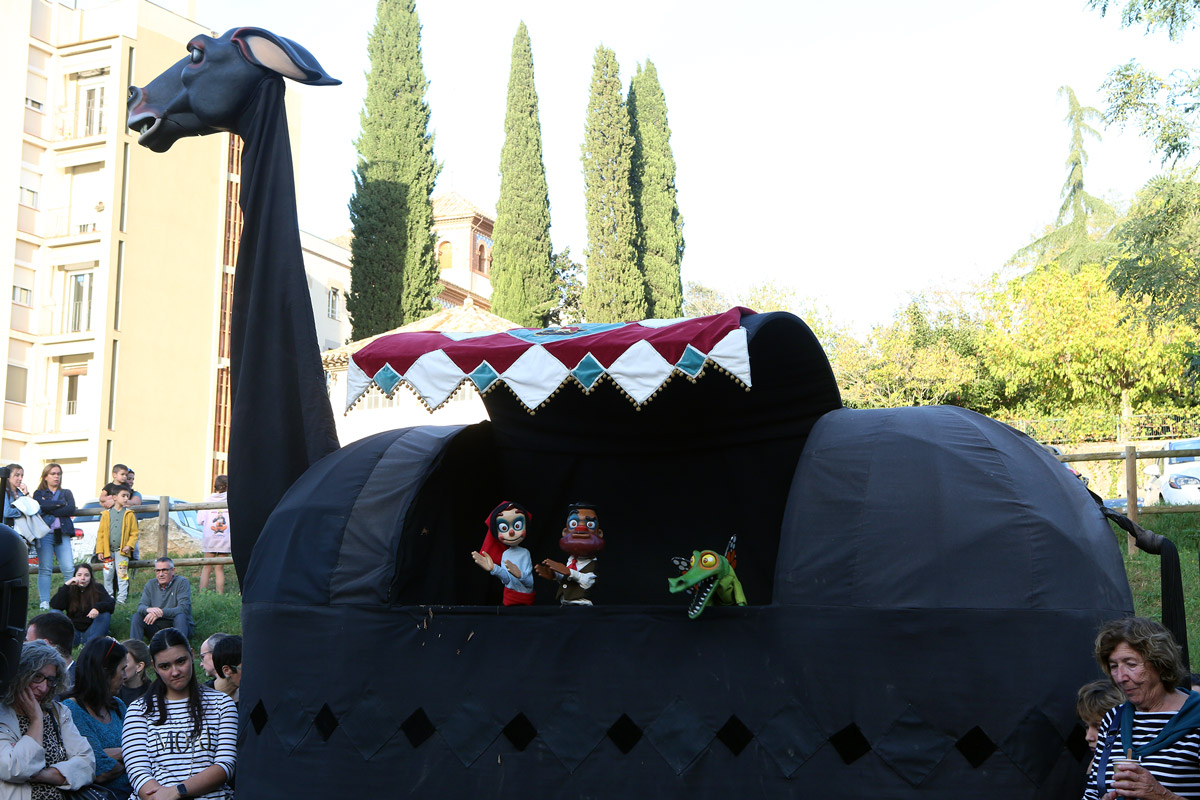 La panxota de la bèstia es converteix en un escenari