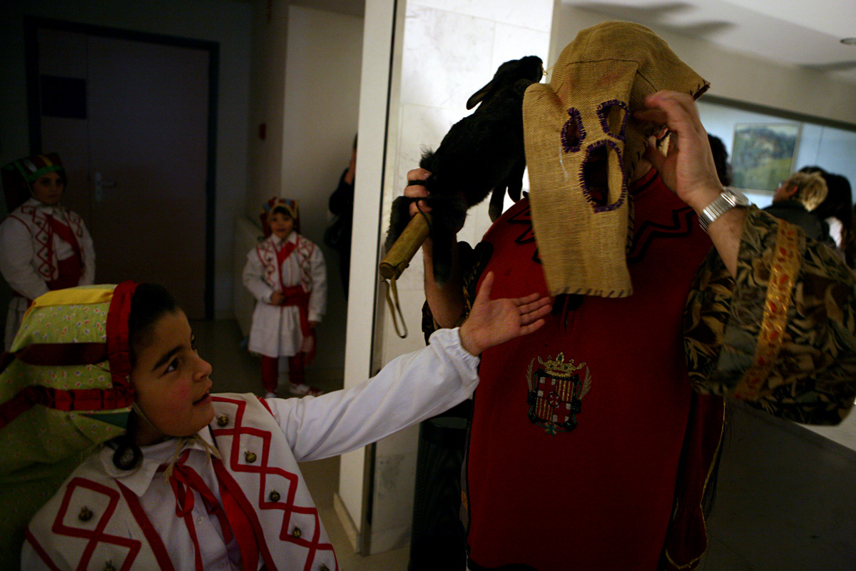 Jugant amb els garrofins abans de sortir