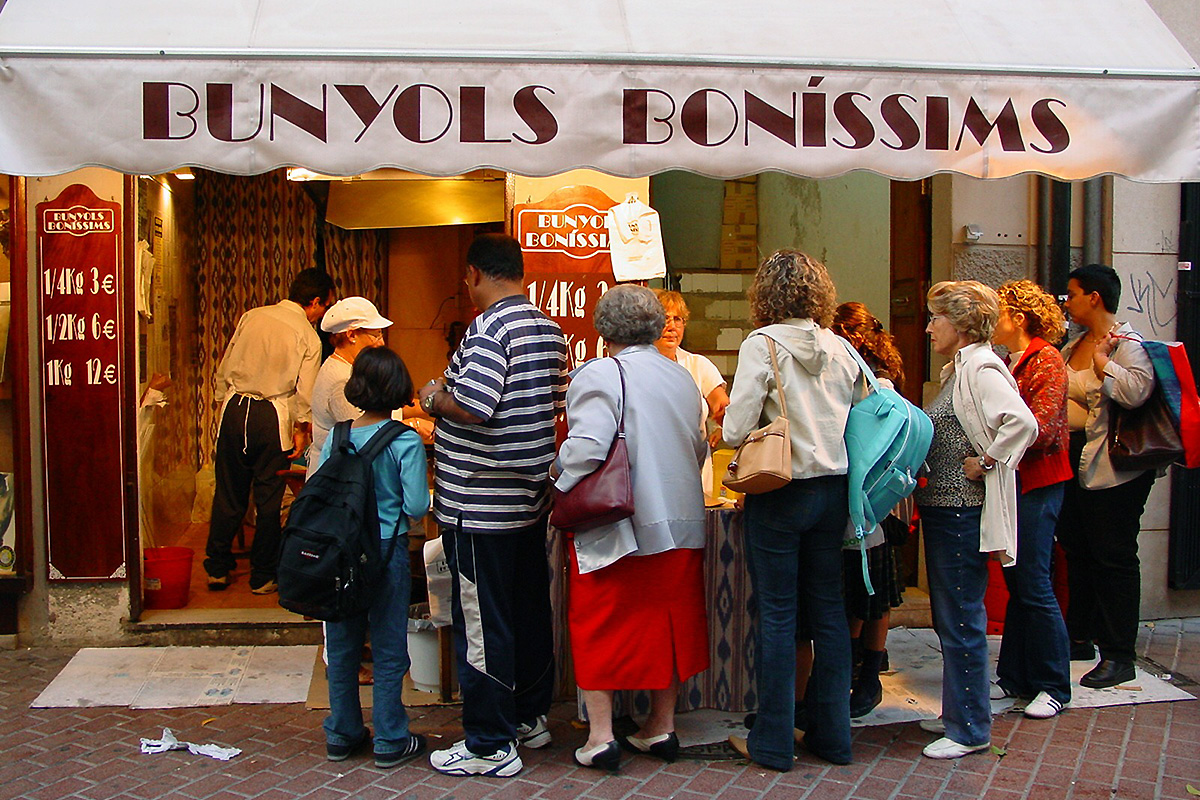 Fent cua per comprar bunyols. Foto: Mallorcaweb.com