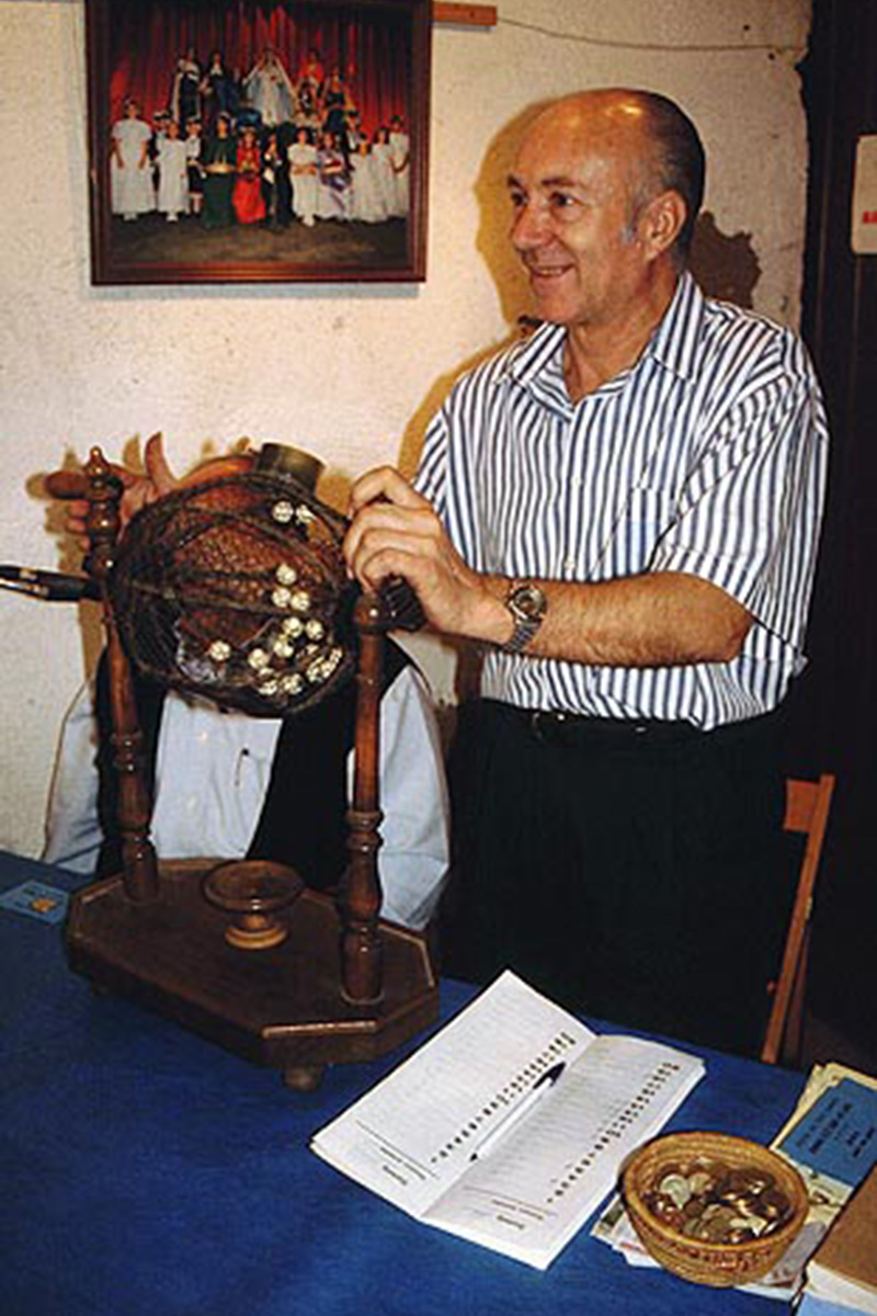 Rifa de panellets a Reus. Foto: Carrutxa