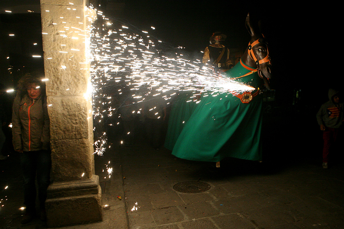 La mulassa escupint foc
