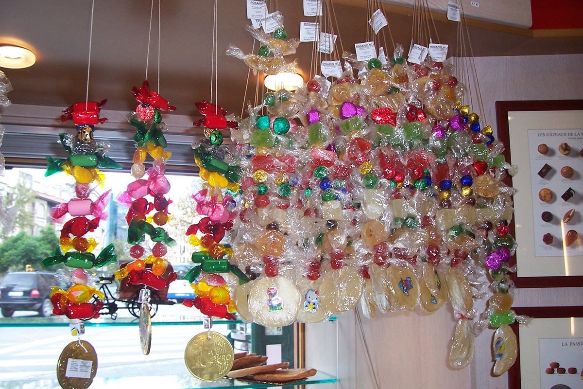 Rosaris en una pastisseria