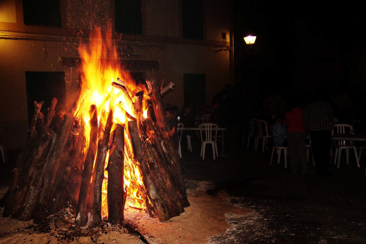 El fogueró davant l'Ajuntament