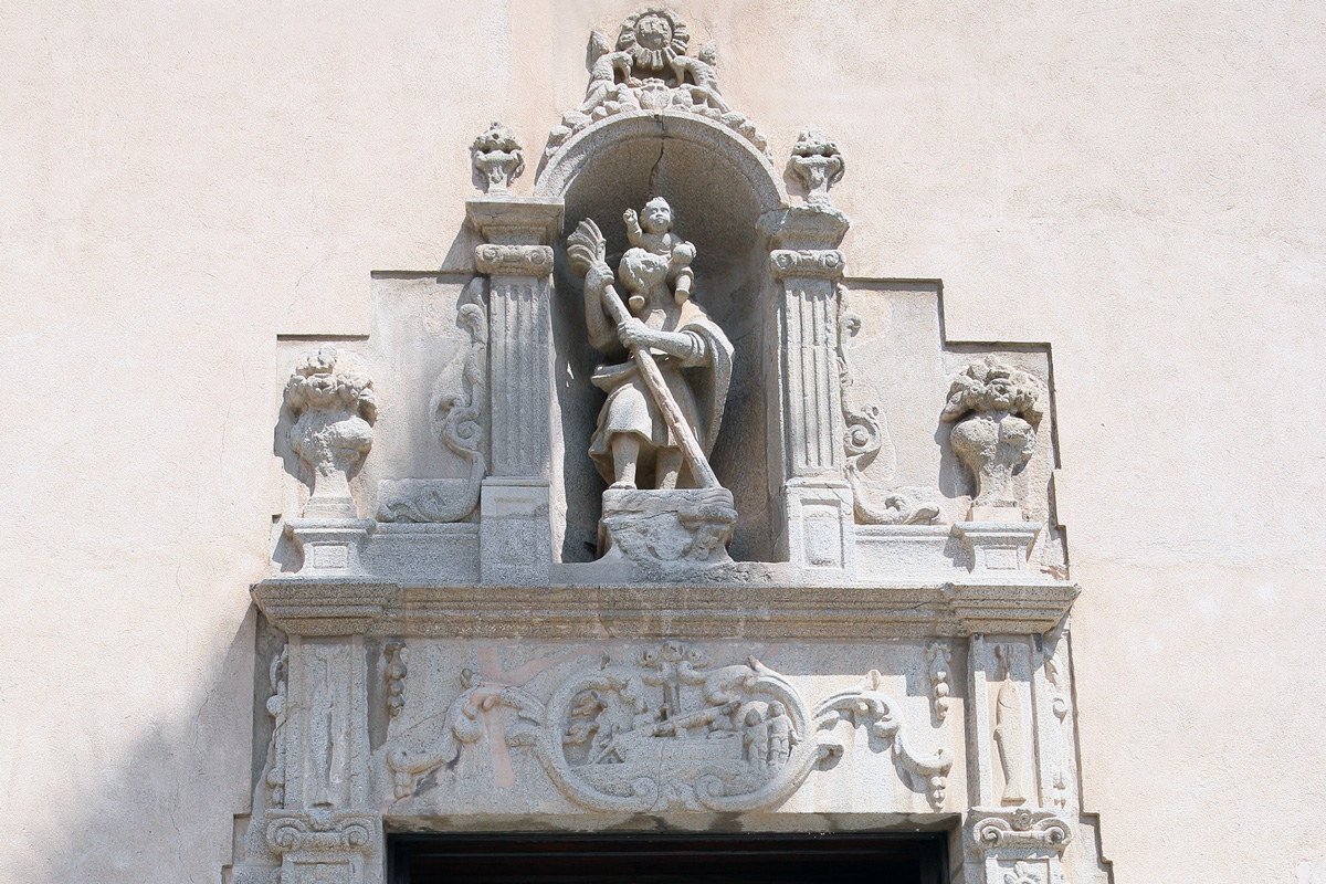 Entrada de l'esglèsia de Sant Cristòfor a Premià de Mar