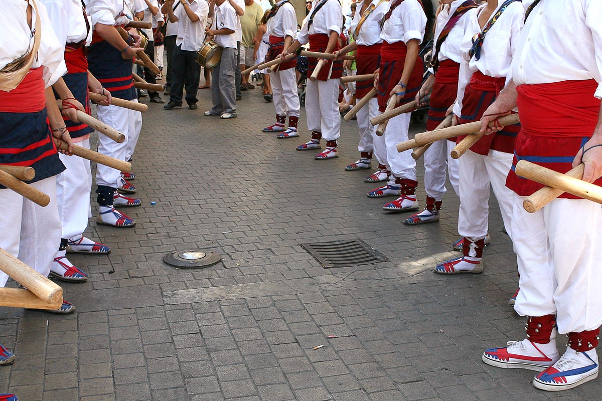 Un grup de bastoners