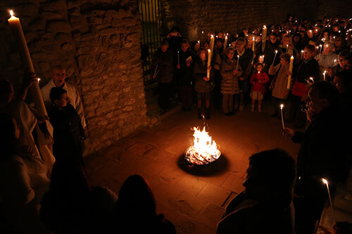 Encesa del foc i els ciris a Arles de Tec