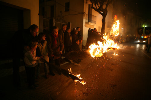 Encenent les atxes