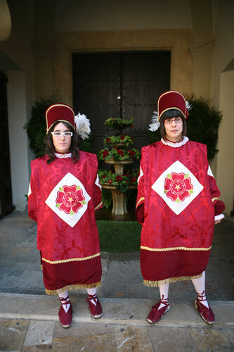 Ou com balla a Reus, amb dues custodiants
