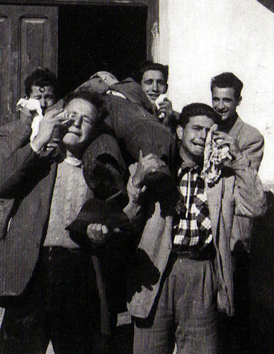 Plorant la mort del Carnestoltes a Rialb de Noguera, mitjans segle XX
