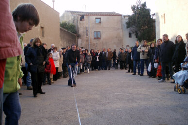 Mesurant el llançament d'un pinyol d'oliva