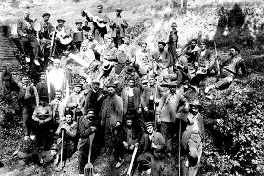 Grup coral amb els seus estris Foto: Sadurní Brunet