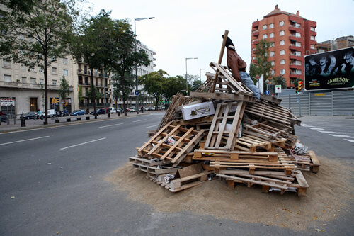 Foguera en un carrer de Barcelona