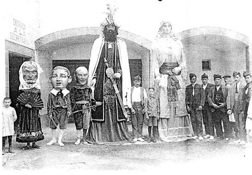 Fotografia antiga, amb els gegants