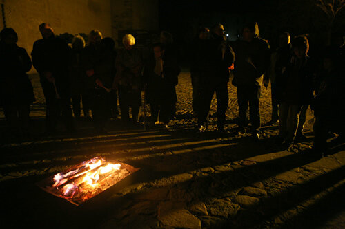 Rotllana al voltant del foc