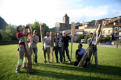 Grup de fallaires a punt per pujar